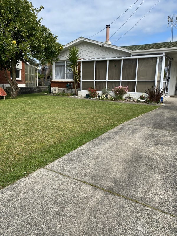 6 Carlson Crescent, Silverdale, Hamilton - Carousel 1