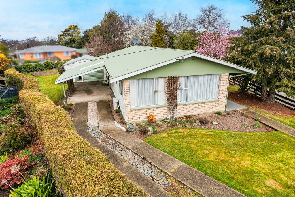 18 Burn Street, Holmes Hill, Oamaru - Carousel 1