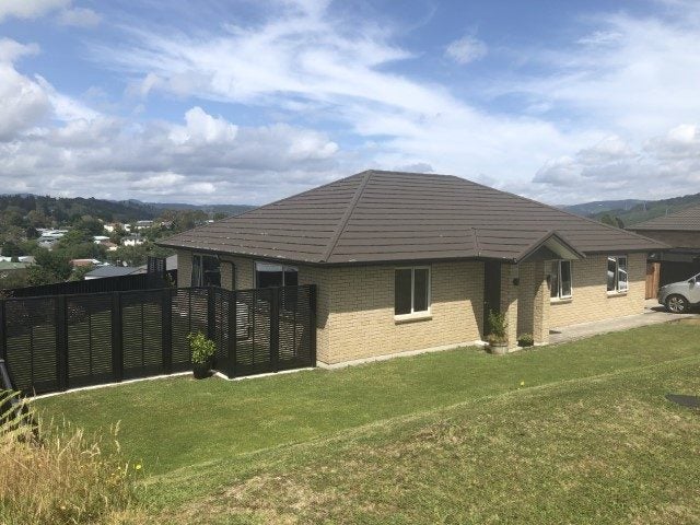 86 Sunstone Crescent, Timberlea, Upper Hutt - Carousel 1