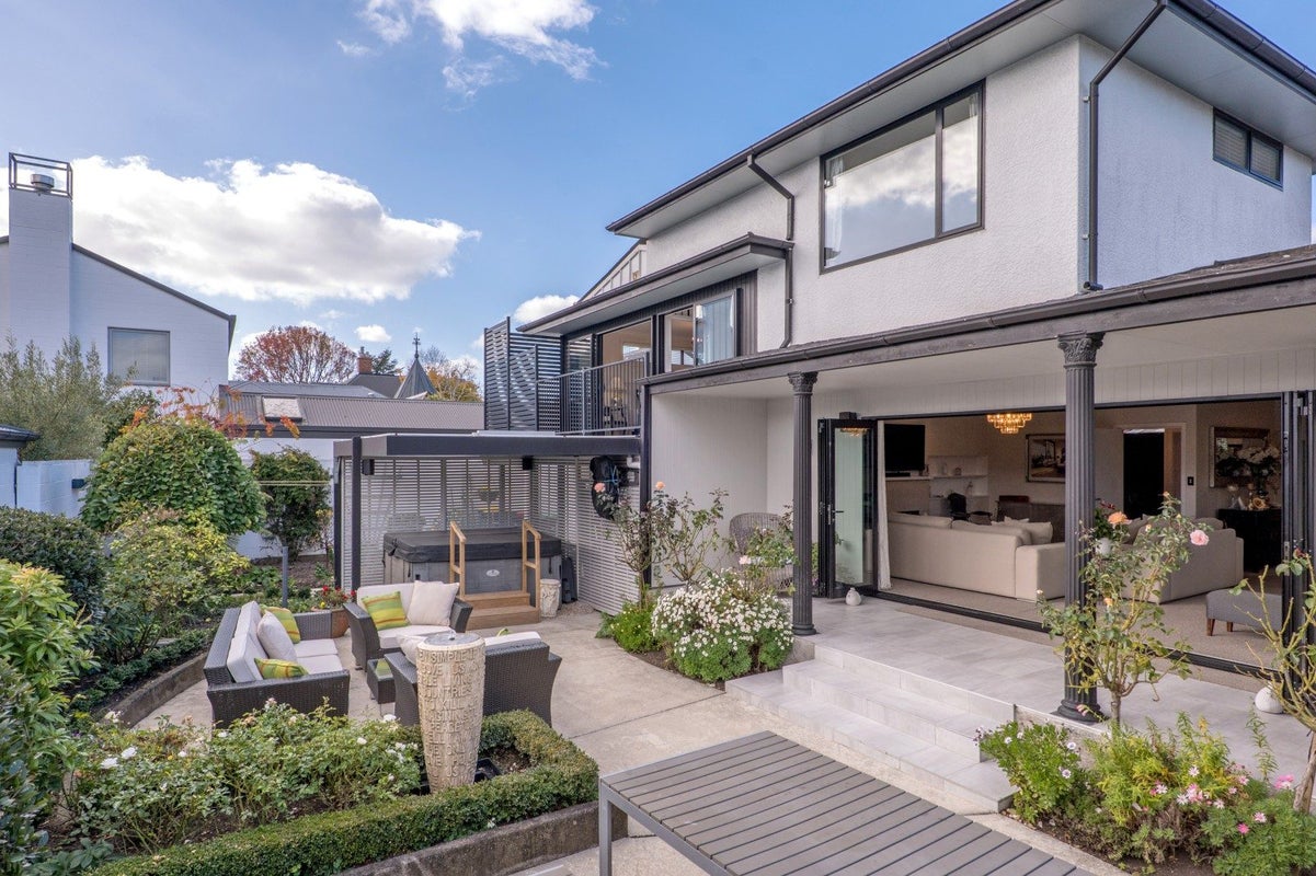 15 McDougall Avenue, St Albans, Christchurch - Carousel 2