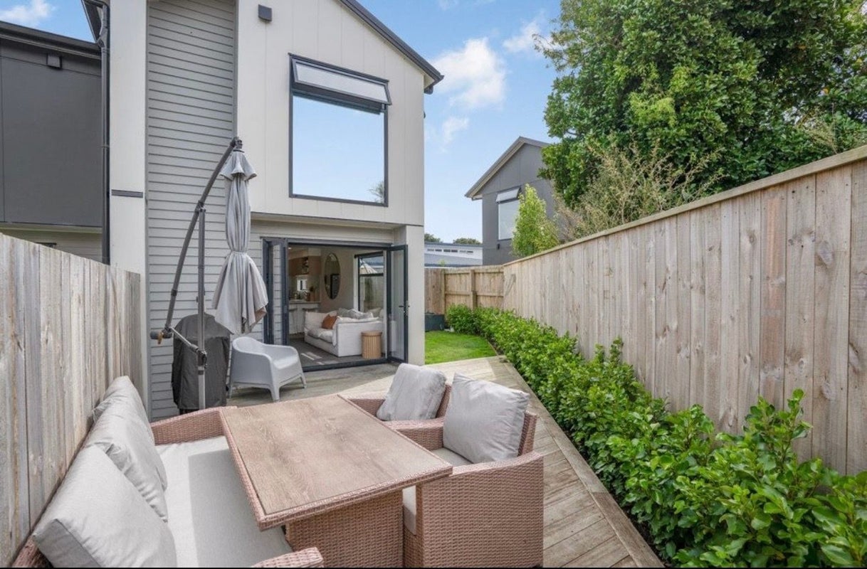 10/207 Oxford Terrace, Avalon, Lower Hutt - Carousel 1