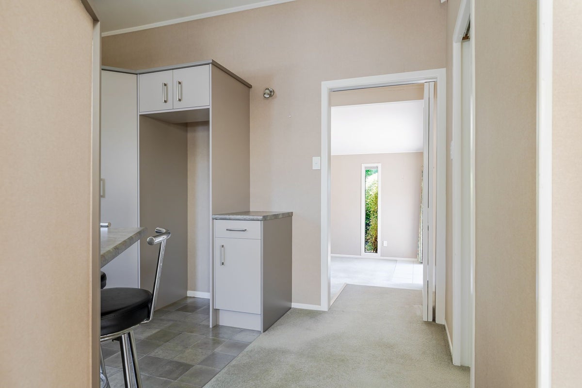 8 Saturn Crescent, Milson, Palmerston North - Carousel 2