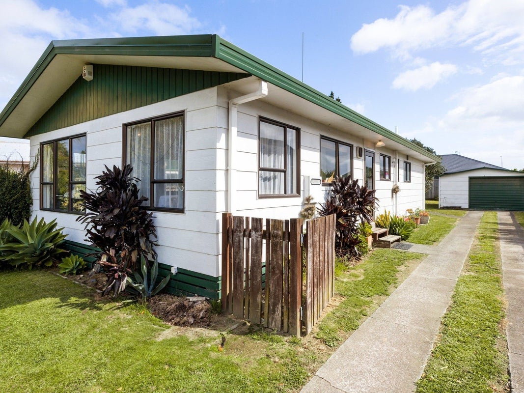 19 Elmwood Crescent, Pukete, Hamilton - Carousel 1