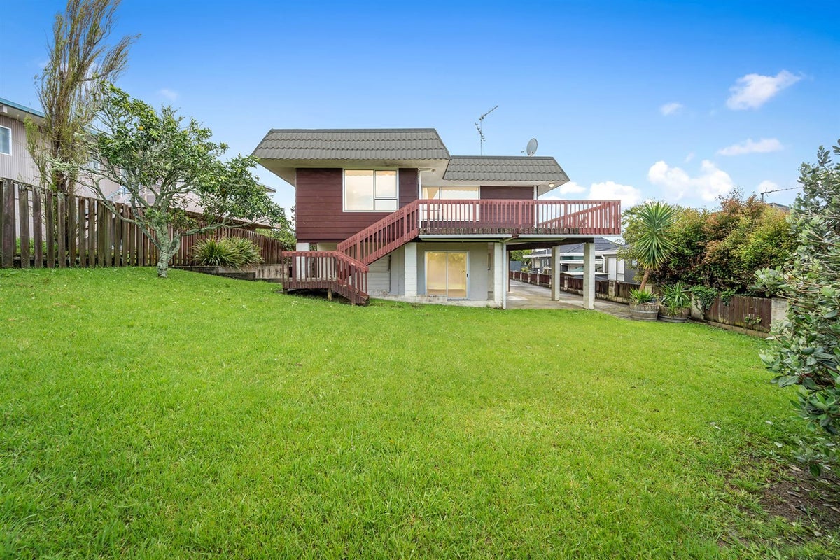 2/18 Sartors Avenue, Northcross, Auckland - Carousel 1
