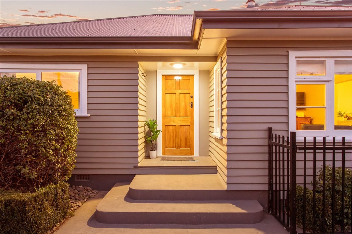 17 Gamblins Road, Saint Martins, Christchurch - Carousel 2