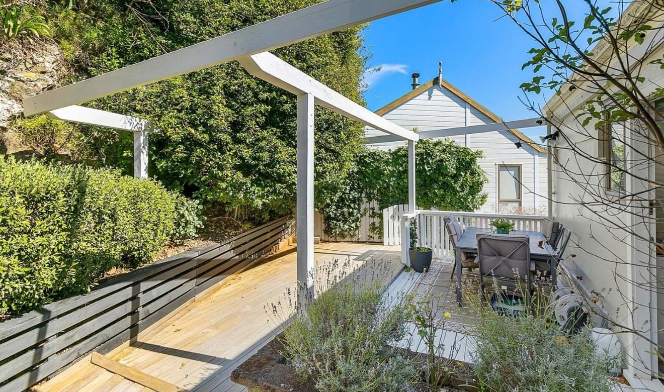 11 Leeward Drive, Whitby, Porirua - Carousel 10