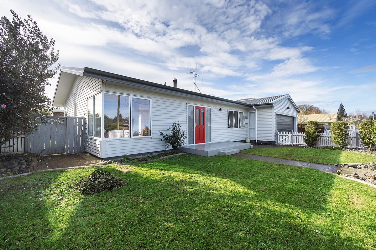 1 Walpole Street, Leamington, Cambridge - Carousel 1