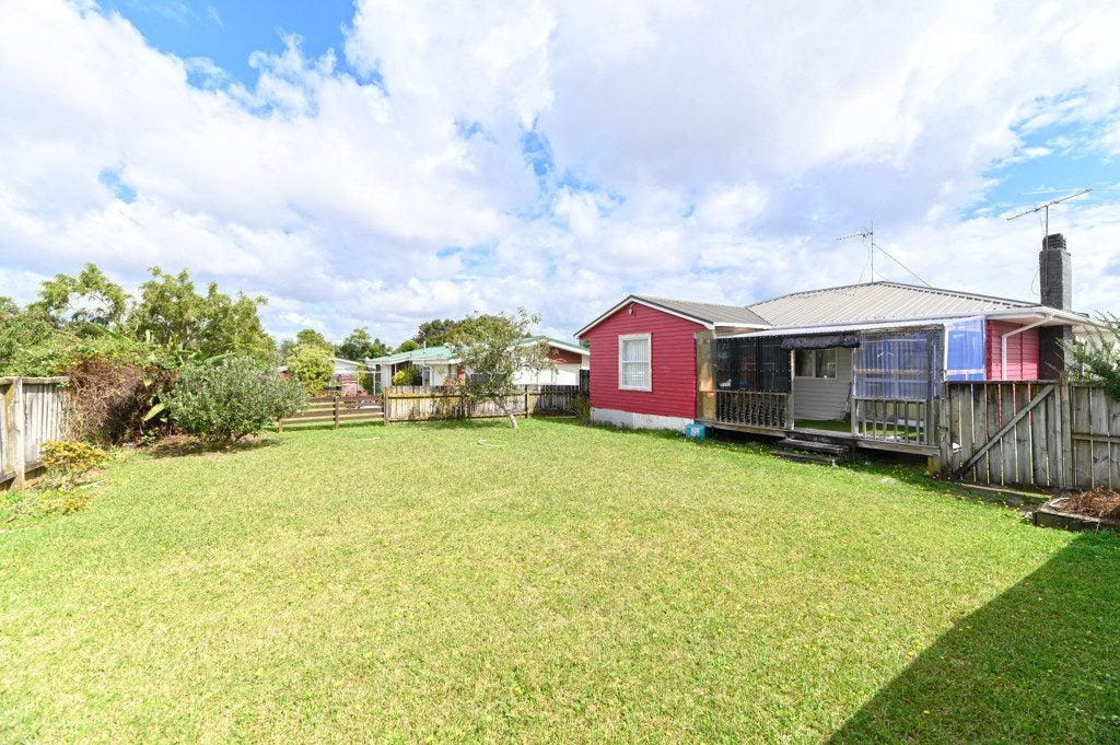 1/482 East Coast Road, Windsor Park, Auckland - Carousel 1