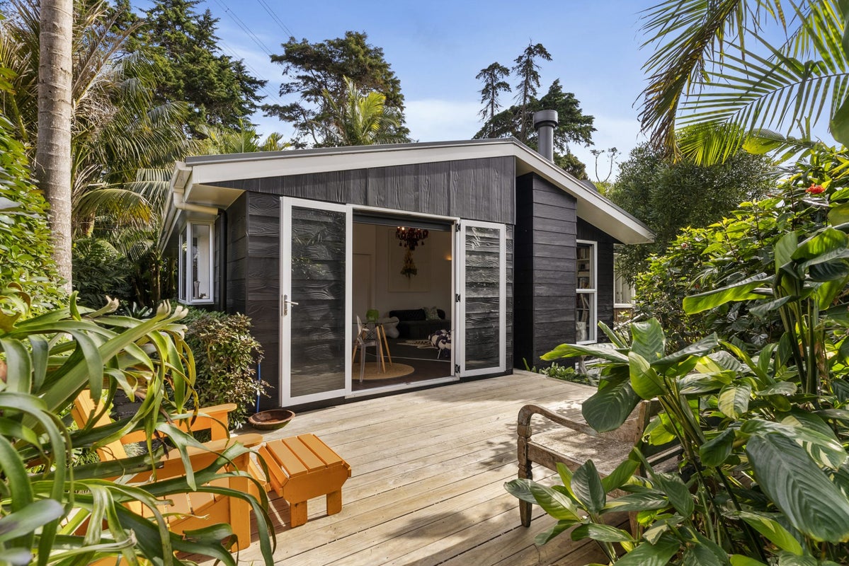 1/42 Titoki Street, Te Atatu Peninsula, Auckland - Carousel 2