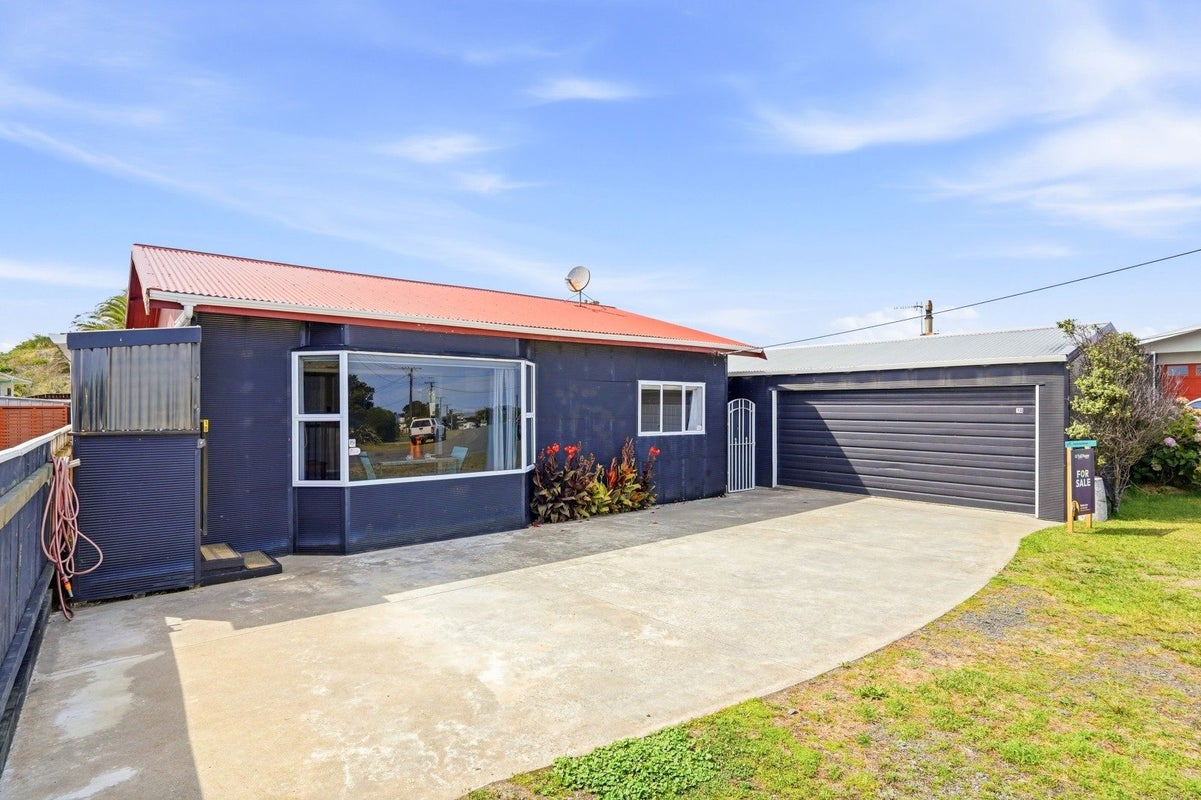 10 Andresen Street, Foxton Beach, Foxton - Carousel 26