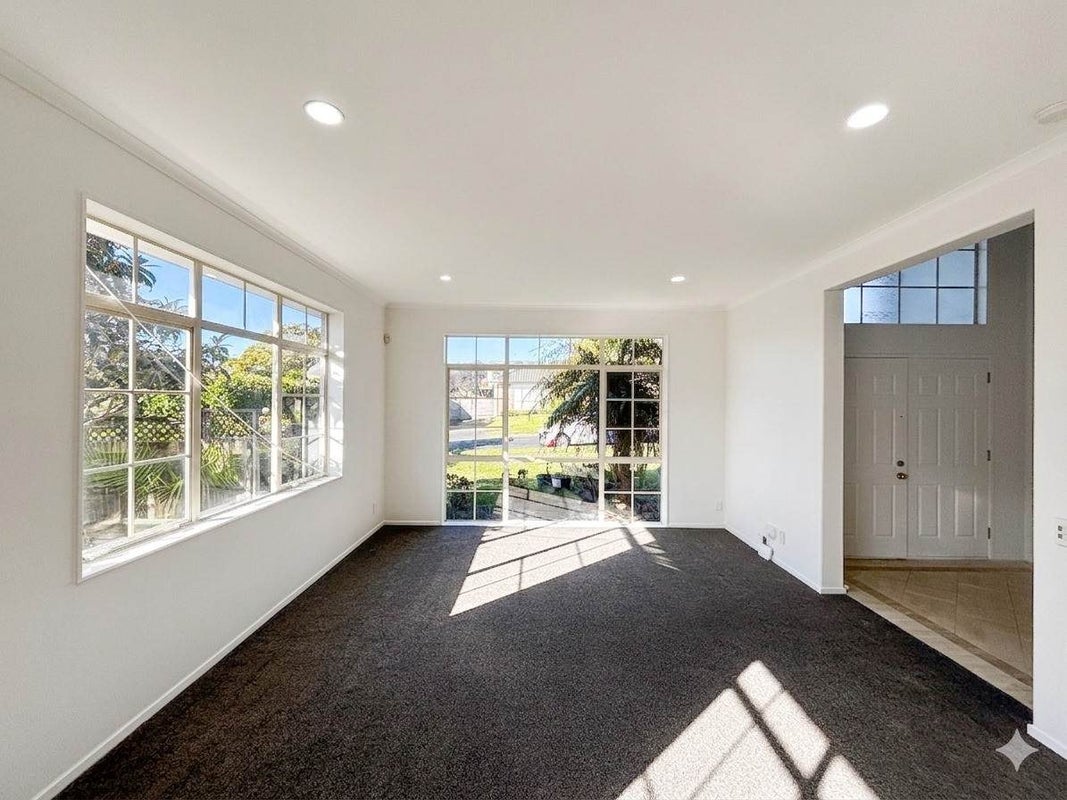 18 Eaglemont Drive, East Tamaki Heights, Auckland - Carousel 1