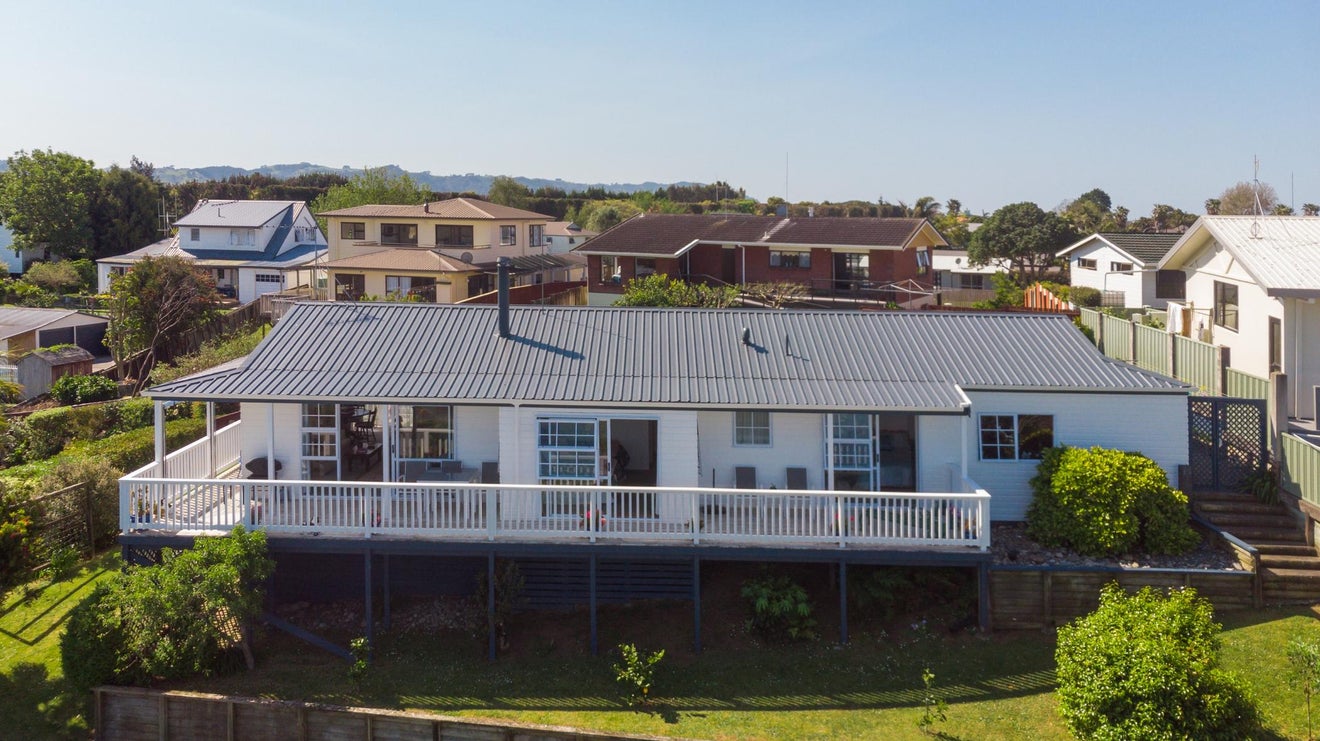 8 Adela Stewart Drive West, Athenree, Waihi Beach - Carousel 2