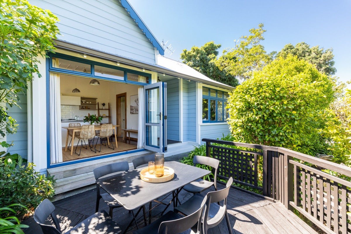 79 Milton Road, Bluff Hill, Napier - Carousel 1