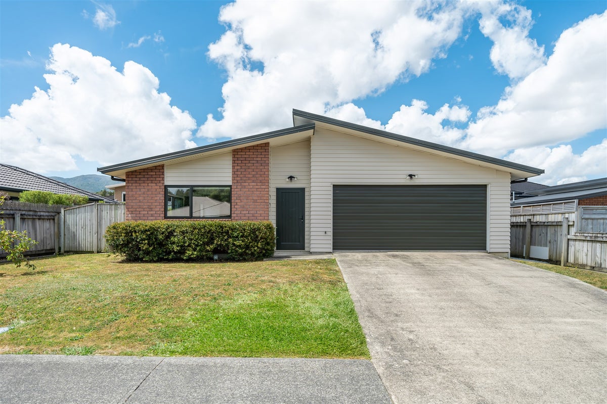 17 Sunstone Crescent, Brown Owl, Upper Hutt - Carousel 1