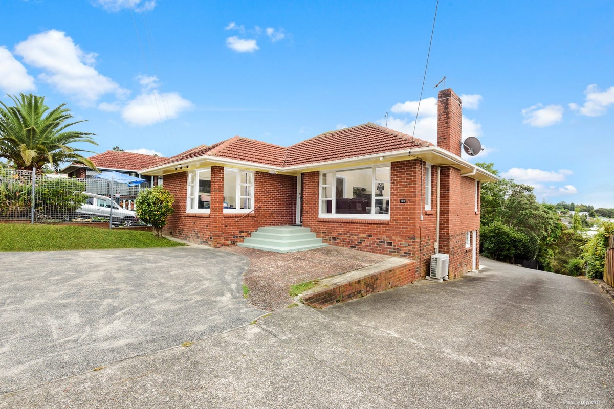 193 Titirangi Road, Titirangi, Auckland - Carousel 1