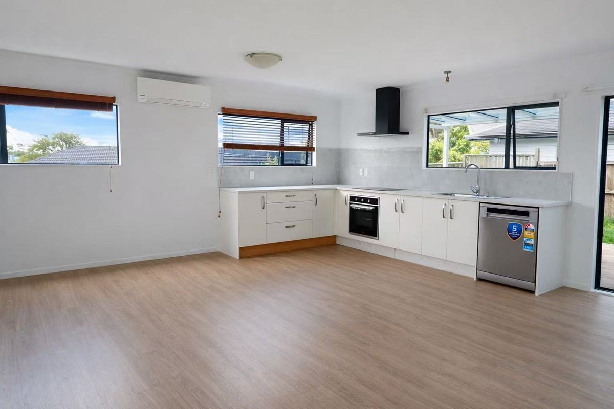 49 Glen Marine Parade, Glendene, Auckland - Carousel 2