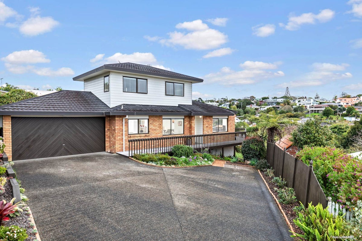 2/884 Beach Road, Waiake, Auckland - Carousel 1