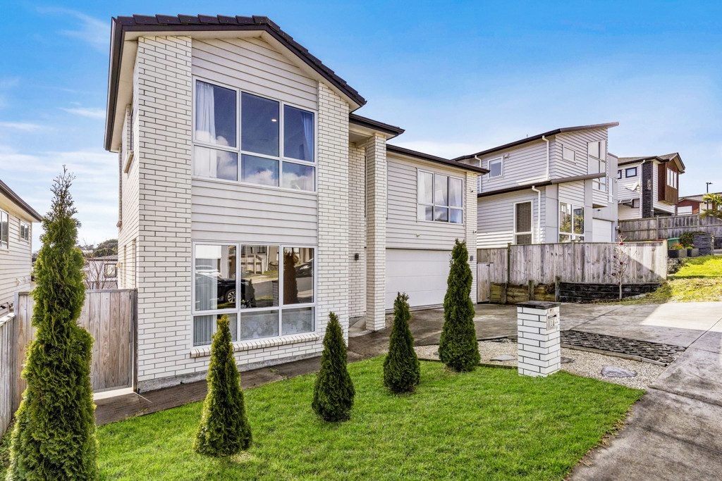 18 Kilcooley Road, Flat Bush, Auckland - Carousel 1