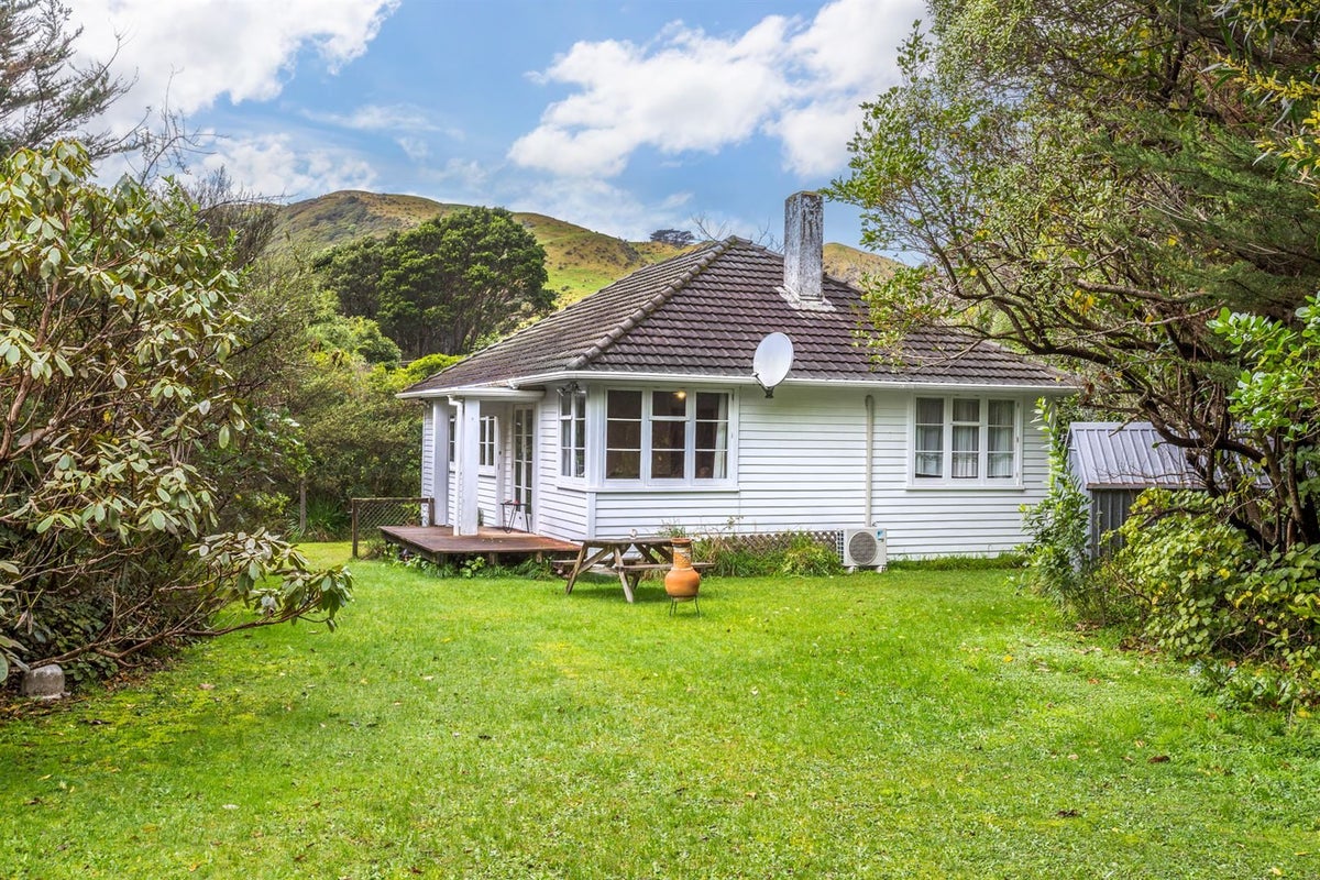 3 Weku Road, Pukerua Bay, Porirua - Carousel 1