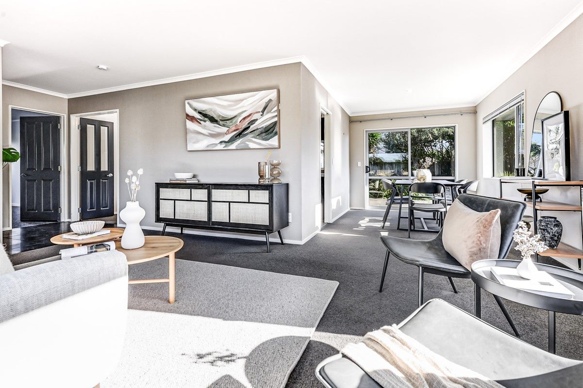 8 Rosewood Court, Huntington, Hamilton - Carousel 1