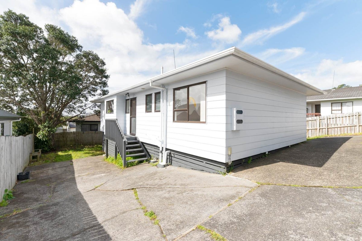 2/16 Caribbean Drive, Unsworth Heights, Auckland - Carousel 18