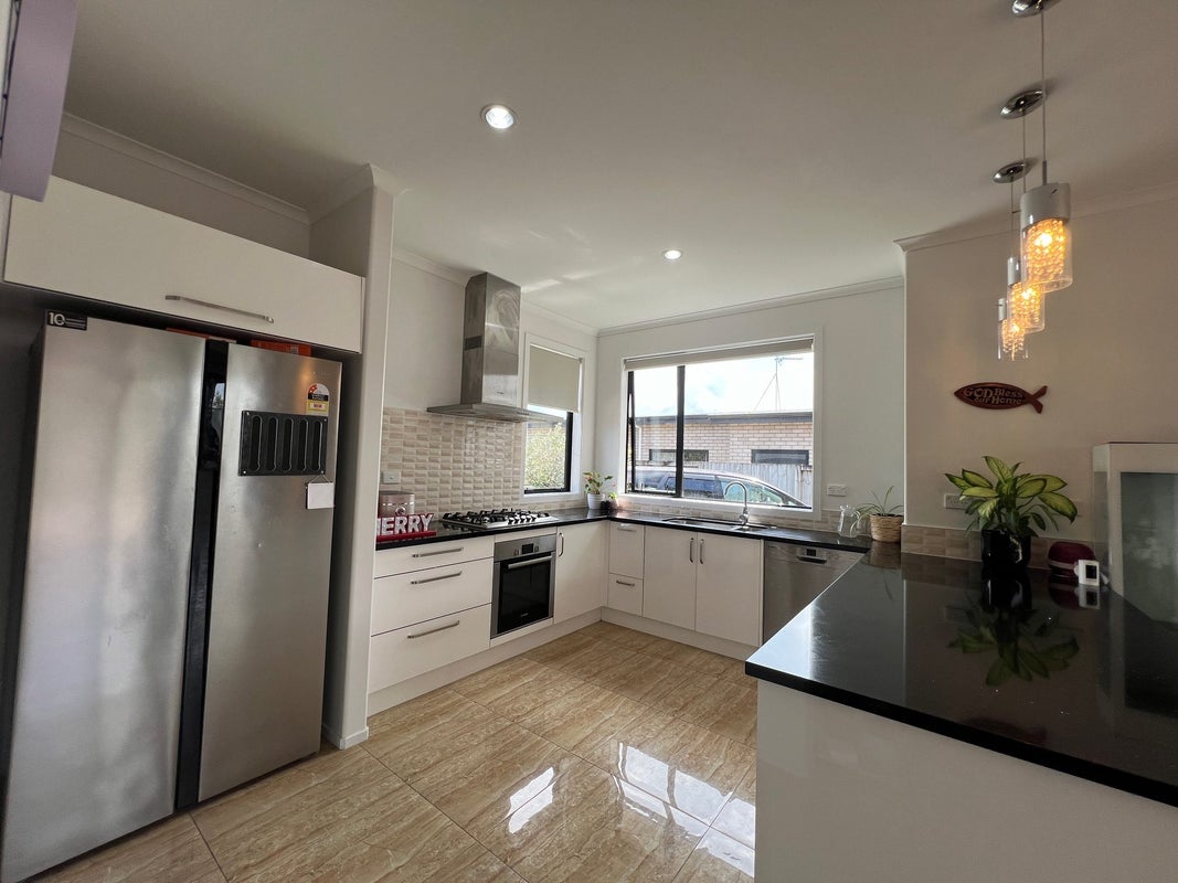 32 Sirius Crescent, Rototuna North, Hamilton - Carousel 2