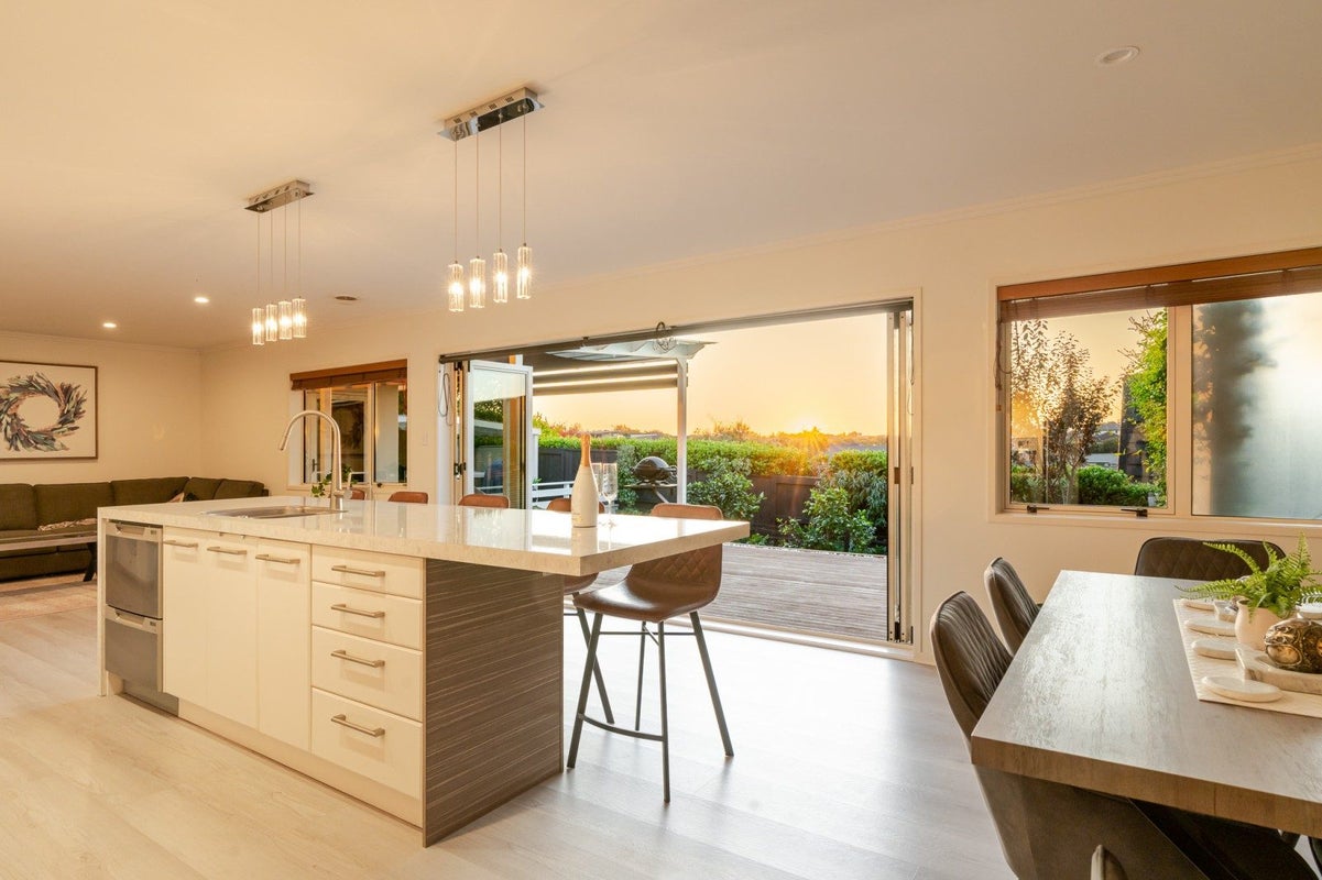 15 Bentley Rise, Flagstaff, Hamilton, Waikato - Carousel 1