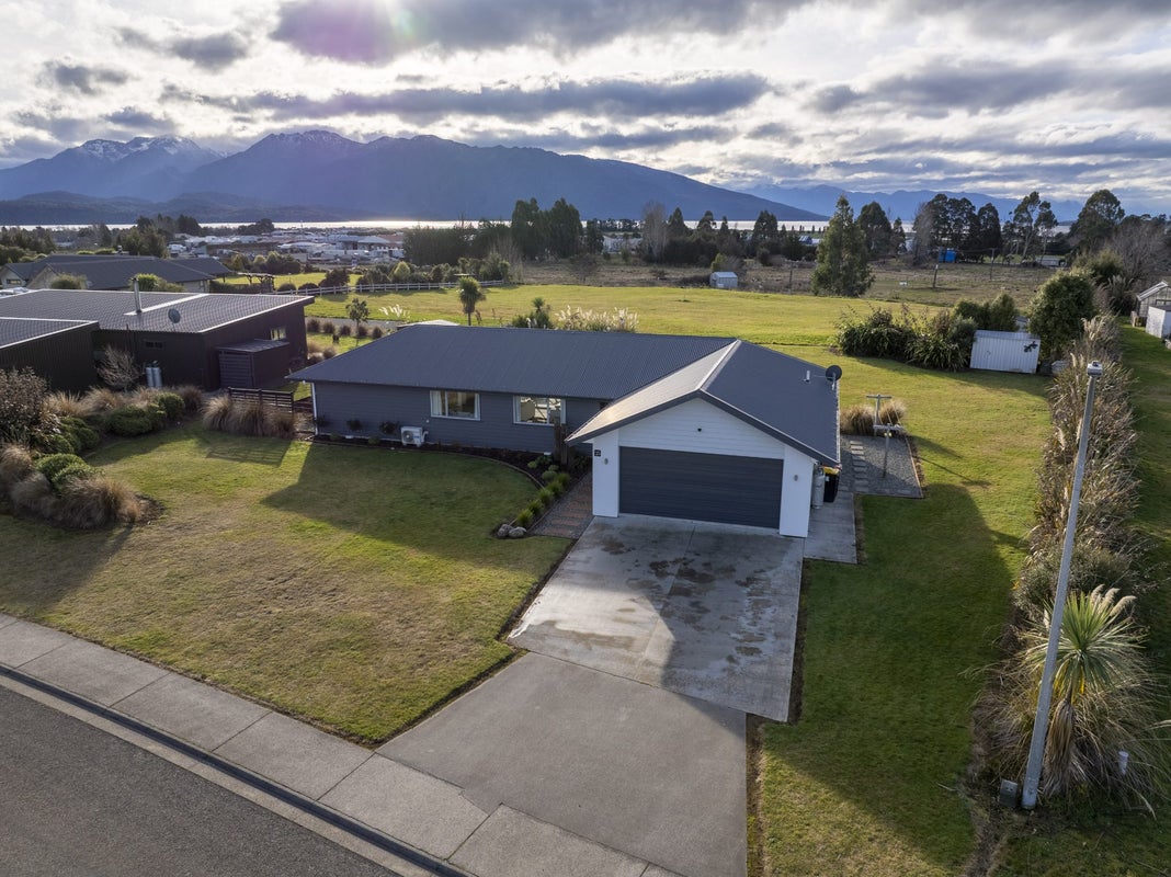 25 Bradley Court, Te Anau, Te Anau - Carousel 1