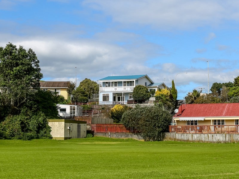 102 South Road, Blagdon, New Plymouth - Carousel 2