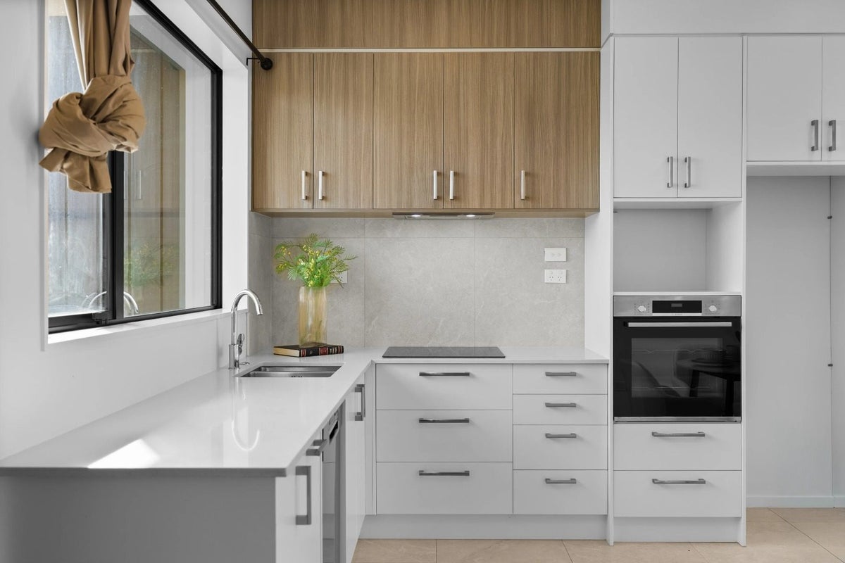 7/233 Great North Road, Henderson, Auckland - Carousel 2