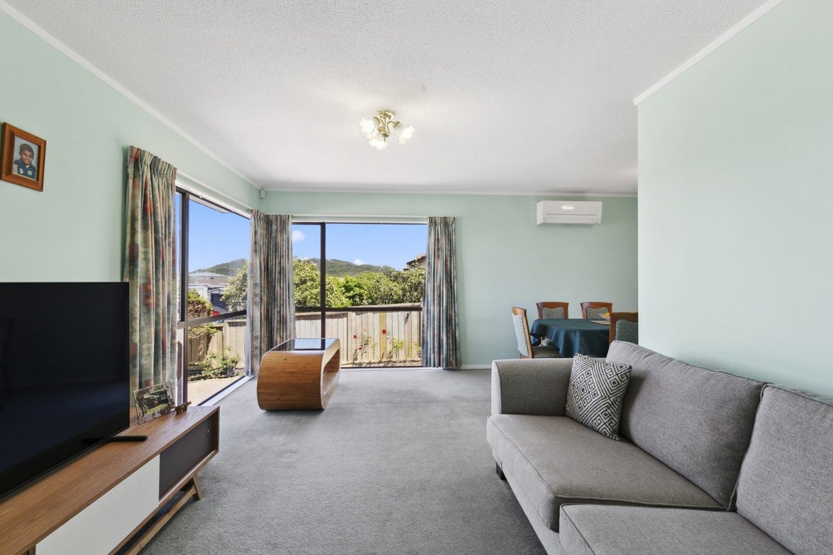 7 Cathie Place, Karori, Wellington - Carousel 2
