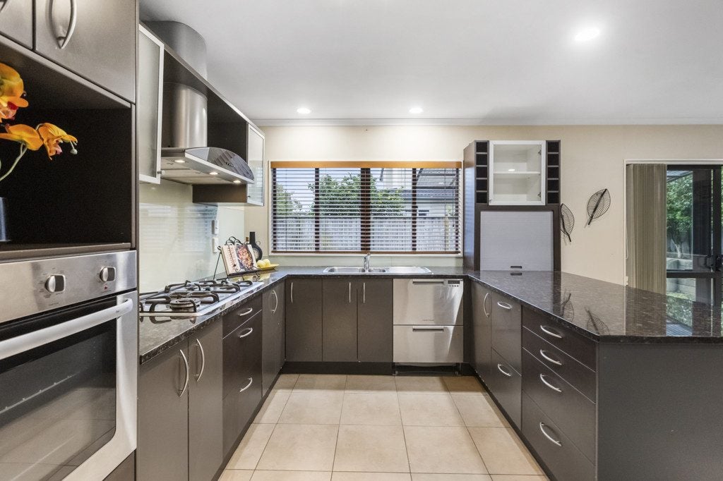 7 Powercourt Drive, Flat Bush, Auckland - Carousel 2