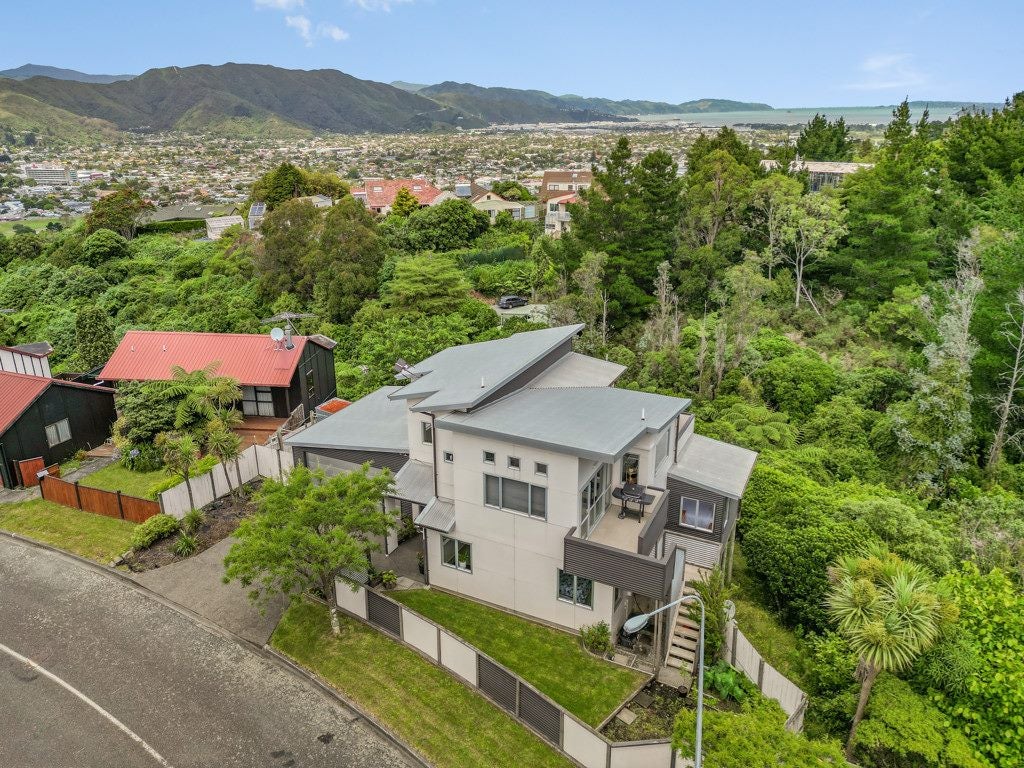 61 Redvers Drive, Belmont, Lower Hutt - Carousel 1