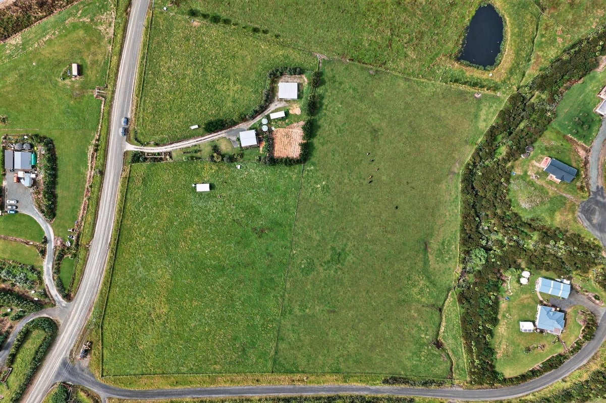 45 Brown Road, Hakaru - Carousel 42