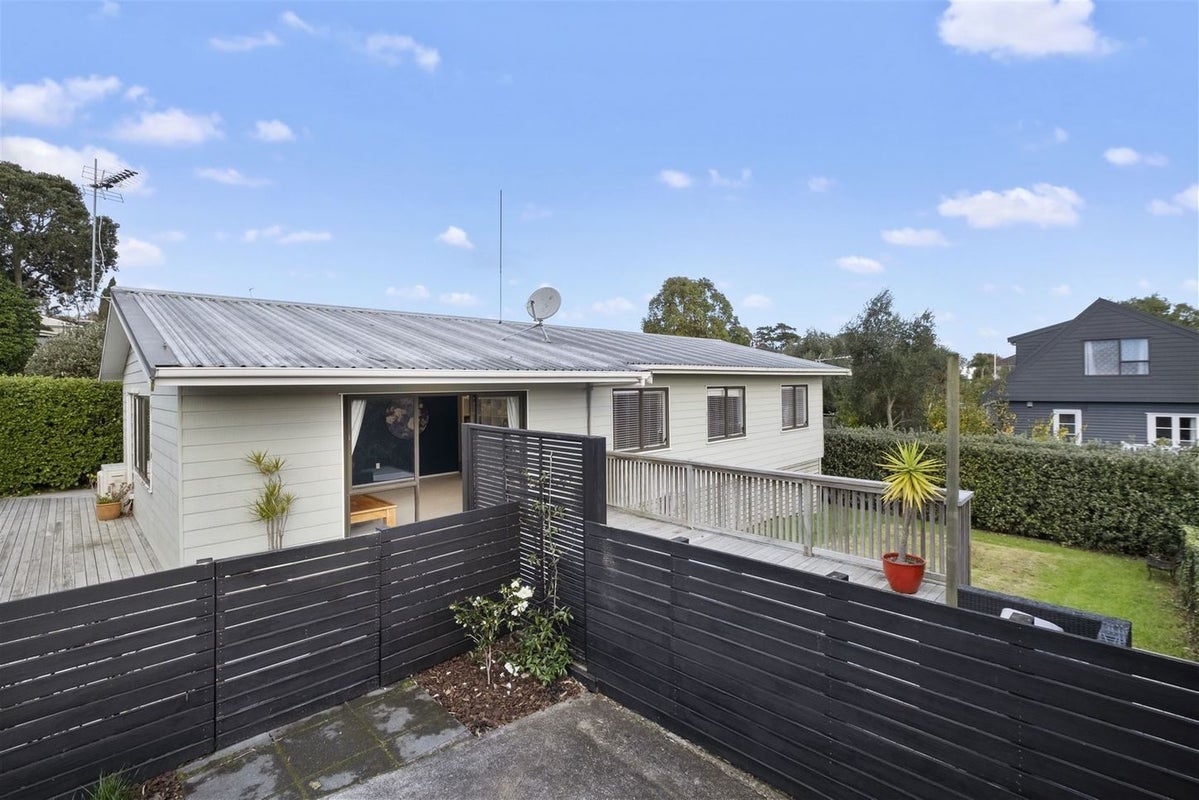 2/28 Rodney Street, Howick, Auckland - Carousel 1