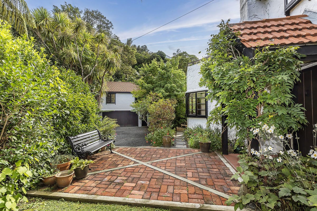 6 Amapur Drive, Khandallah, Wellington - Carousel 2