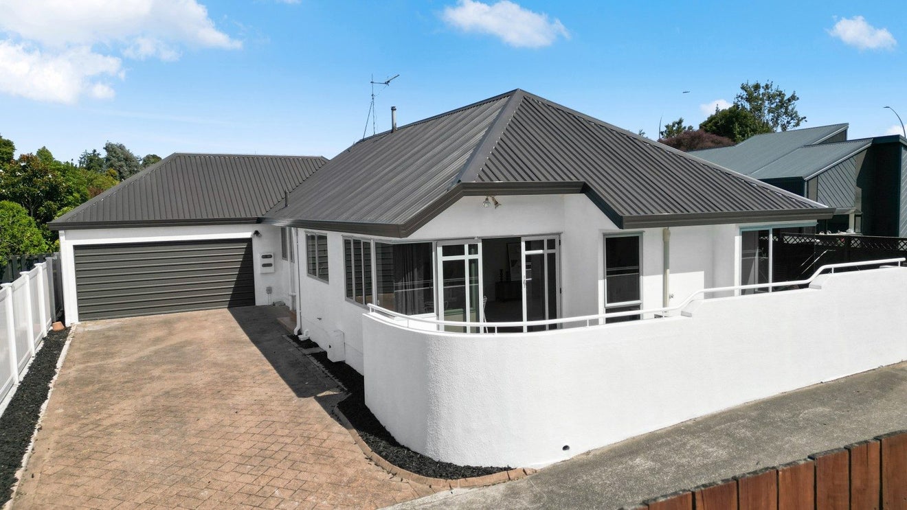10A Ashley Street, St Andrews, Hamilton - Carousel 1
