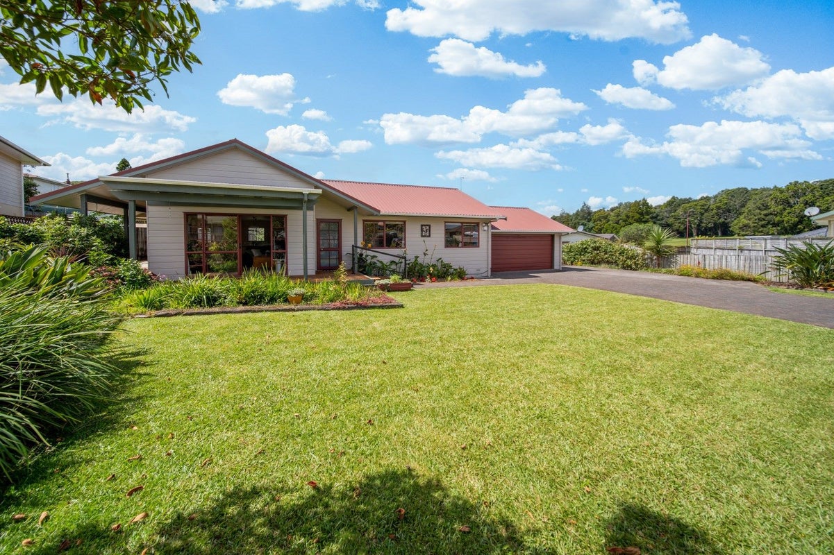 23 Lochiel Place, Kamo, Whangarei - Carousel 1