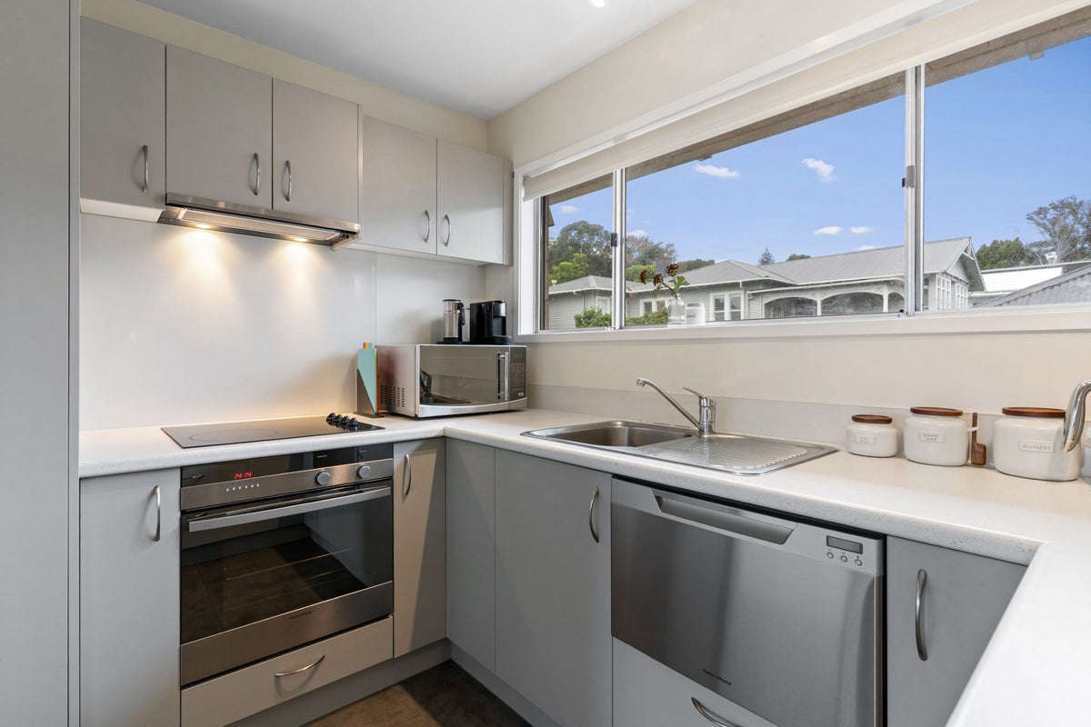 10/23 Fairview Road, Mount Eden, Auckland - Carousel 2