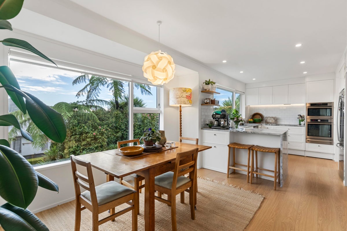 18 Lynmouth Avenue, Karori, Wellington - Carousel 2