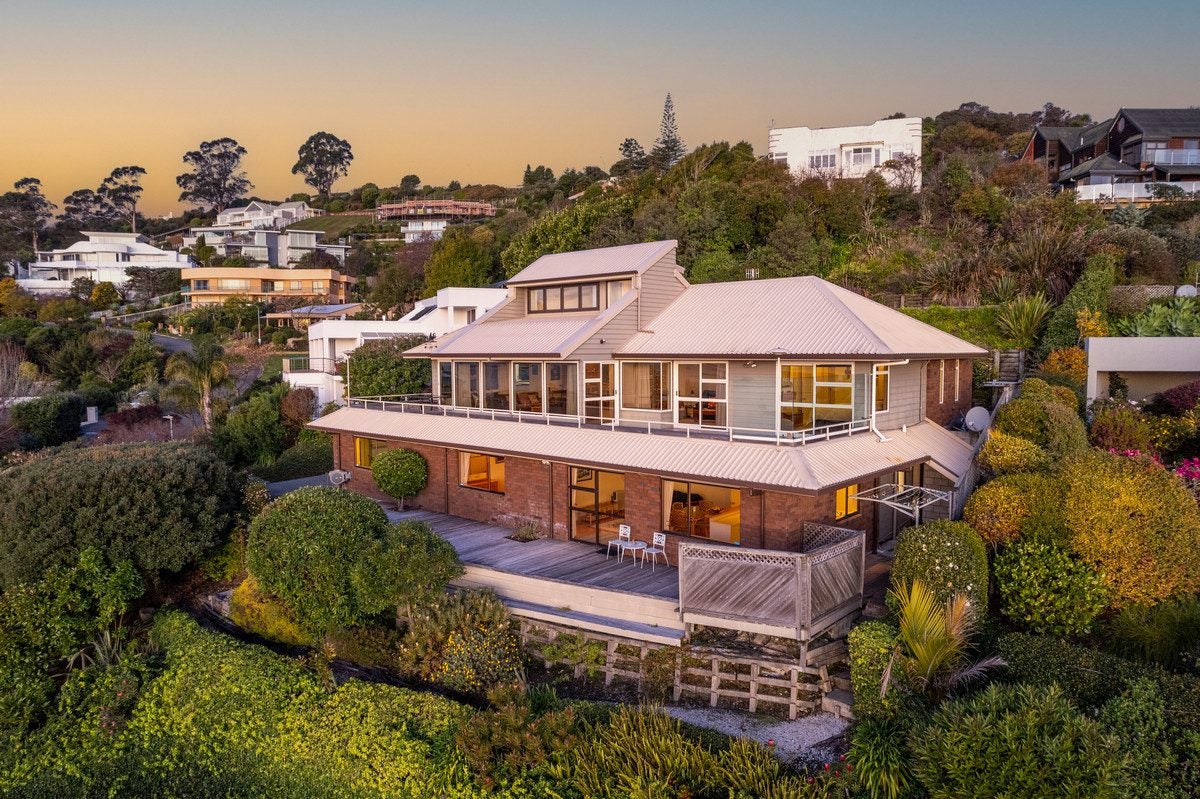 46 The Cliffs, Britannia Heights, Nelson - Carousel 2