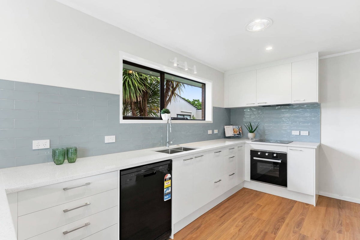 11 Aries Place, Shelly Park, Auckland - Carousel 2