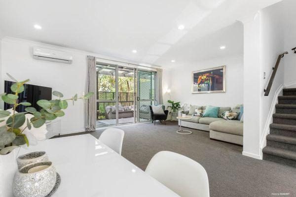 9H Clearwater Cove, West Harbour, Auckland - Carousel 1