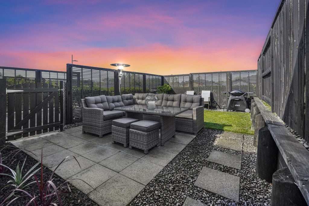 22B Yanicks Crescent, Fitzroy, Hamilton - Carousel 1