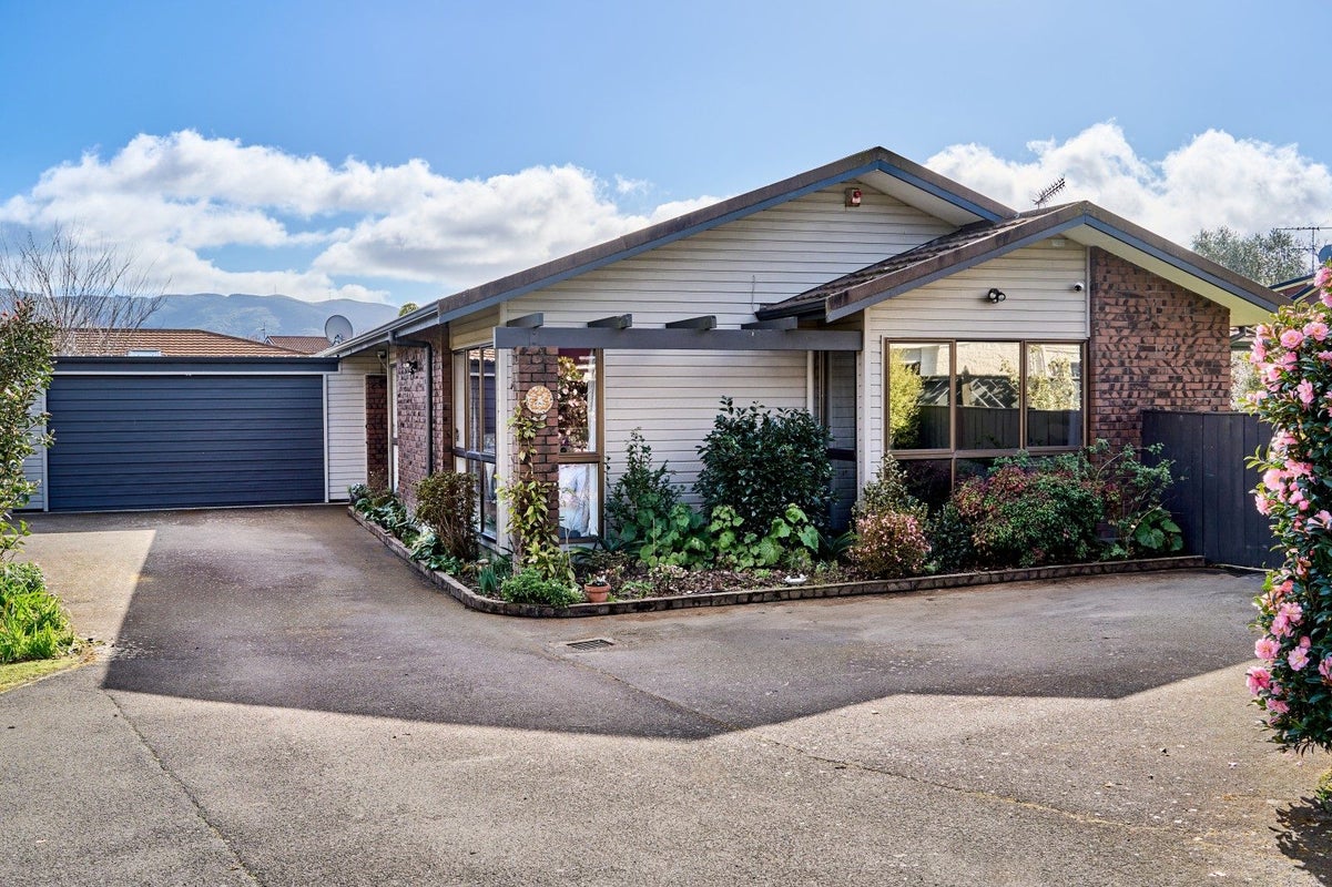23 McEnroe Grove, Naenae, Lower Hutt - Carousel 1