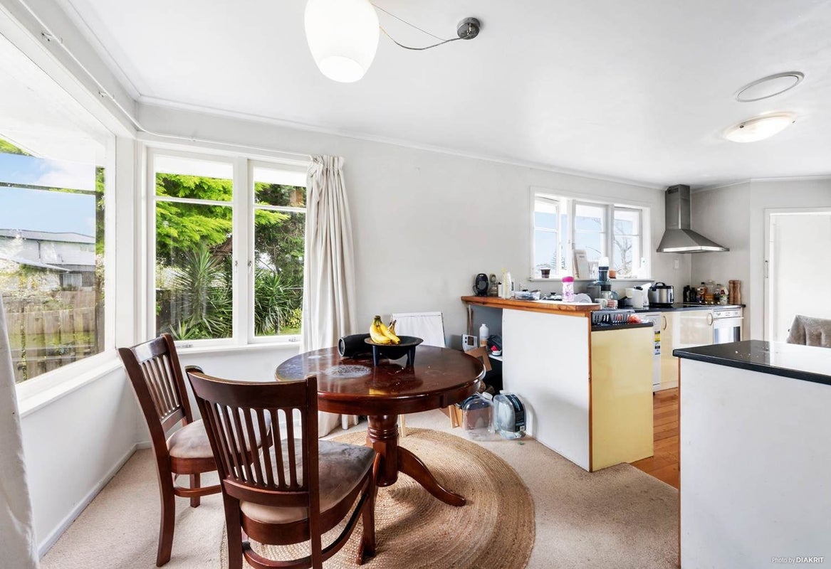 81 Gloria Avenue, Te Atatu Peninsula, Auckland - Carousel 2