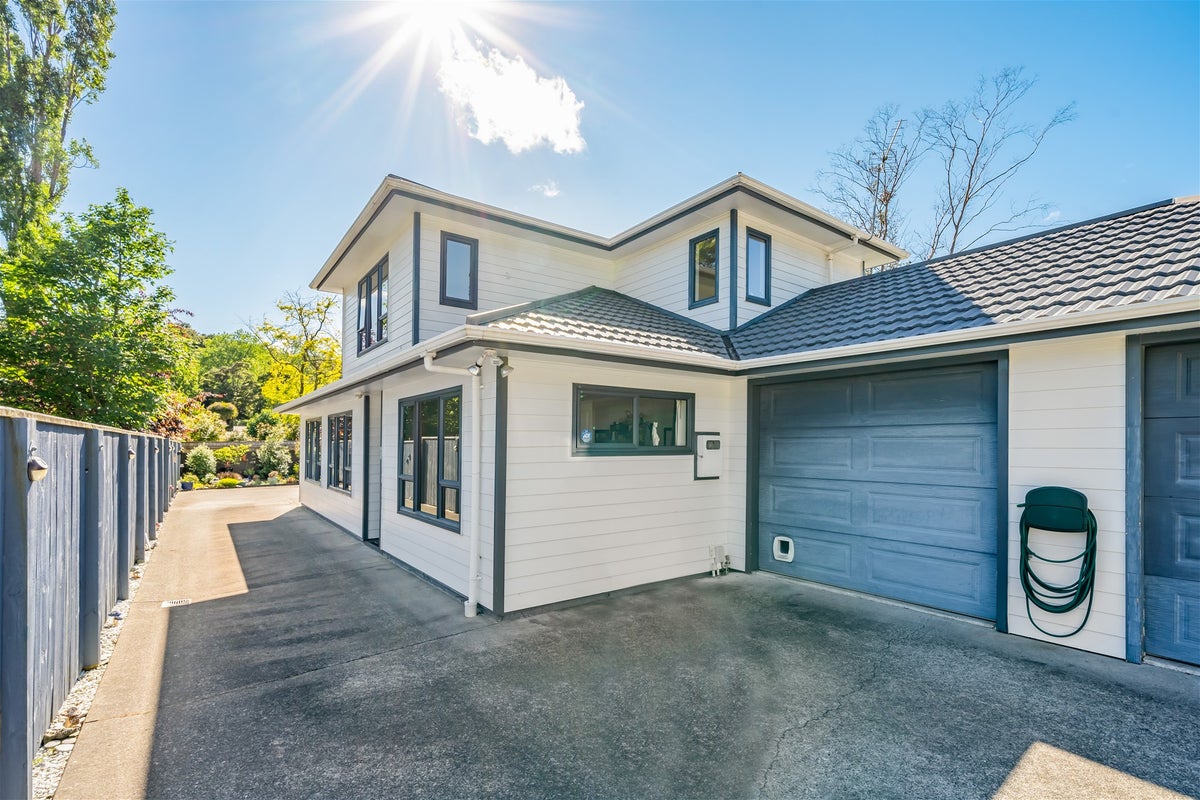 25A Pinehaven Road, Pinehaven, Upper Hutt - Carousel 1