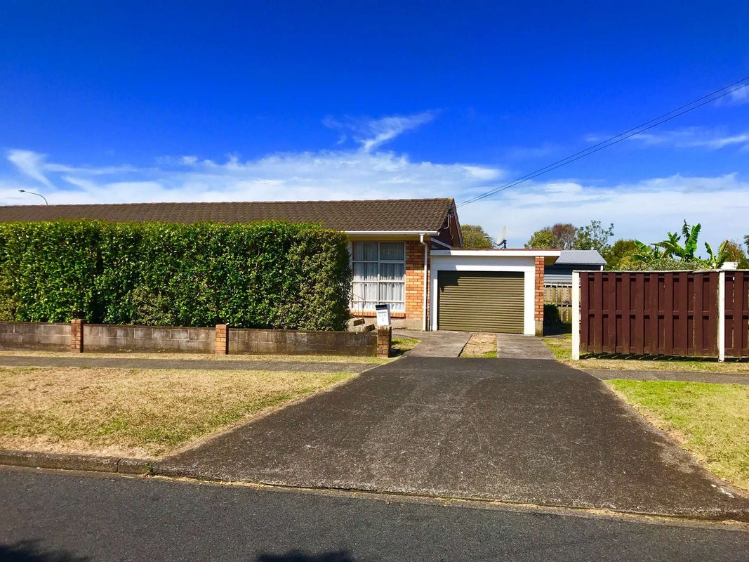 2/486 Swanson Road, Ranui, Auckland - Carousel 1