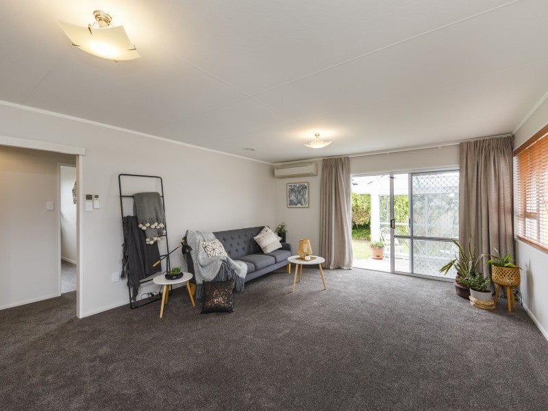 11B Terry Crescent, Milson, Palmerston North - Carousel 2
