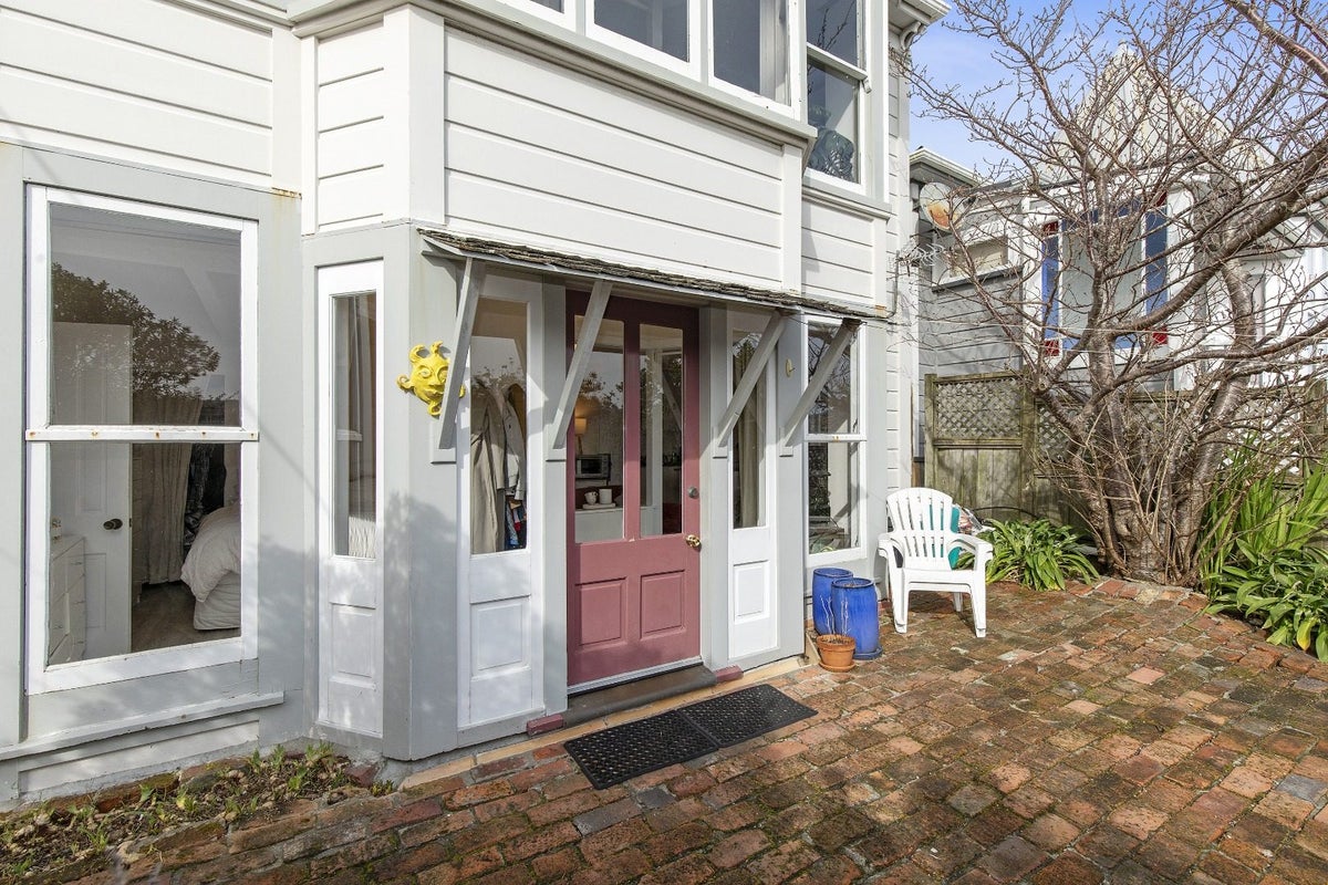 3 Mcintyre Avenue, Mount Victoria, Wellington - Carousel 2